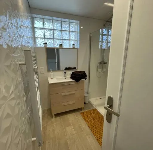 Charmante Maison 2 Chambres Avec Cour Et Jardin