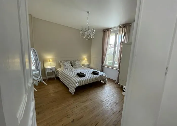 Charmante Maison 2 Chambres Avec Cour Et Jardin