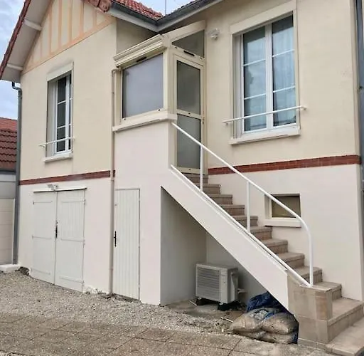 Charmante Maison 2 Chambres Avec Cour Et Jardin