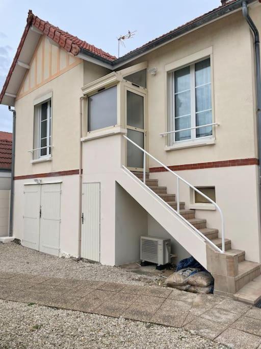 Hébergement de vacances Charmante Maison 2 Avec Cour Et Jardin